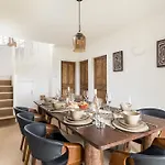 Wellbeing Escape, 4-bed House With Yoga *