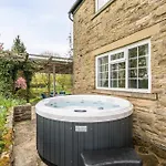 Σπίτι διακοπών Wellbeing Escape, 4-bed House With Yoga Malham