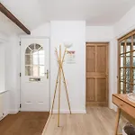 Wellbeing Escape, 4-bed House With Yoga *