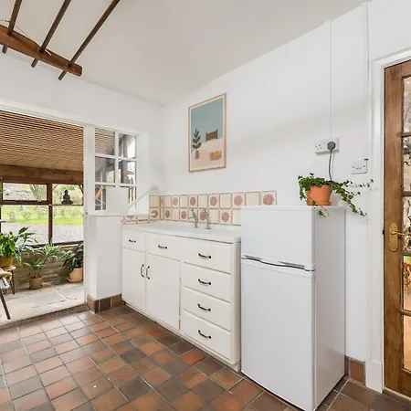Central Malham, Sleeps 8, Outside Hot Tub, Yoga Studio Holiday home