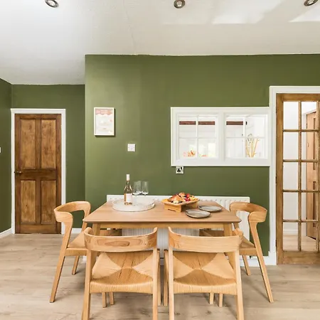 Holiday home Central Malham, Sleeps 8, Outside Hot Tub, Yoga Studio *