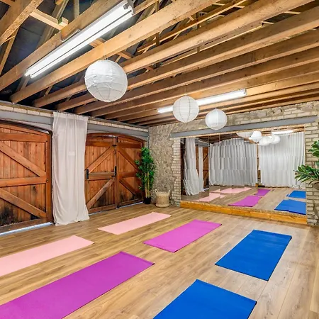 Holiday home Central Malham, Sleeps 8, Outside Hot Tub, Yoga Studio Malham