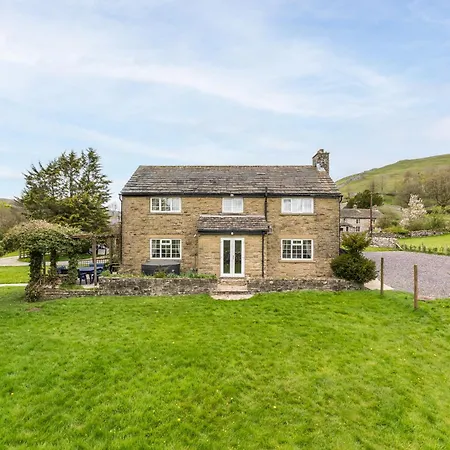 Wellbeing Escape, 4-bed House With Yoga Ferienhaus