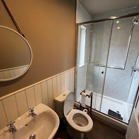 Holiday home Central Malham, Sleeps 8, Outside Hot Tub, Yoga Studio Malham