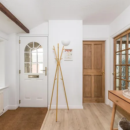 Wellbeing Escape, 4-bed House With Yoga *