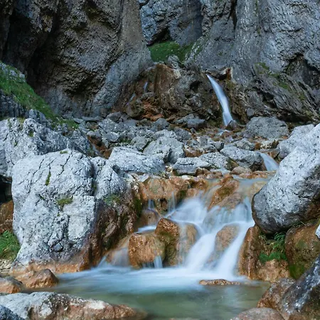 Wellbeing Escape, 4-bed House With Yoga *